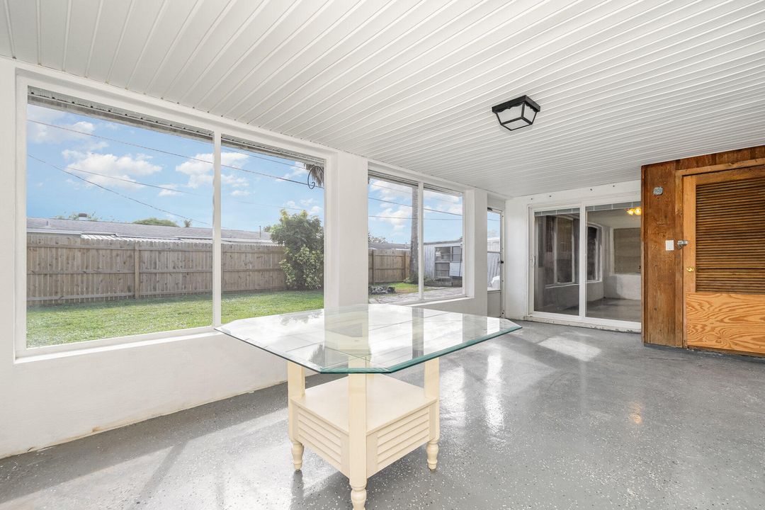 For Sale: $280,000 (3 beds, 2 baths, 1285 Square Feet)