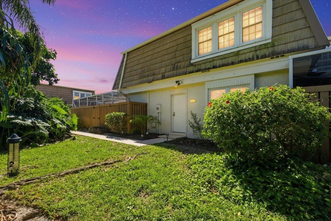 Active With Contract: $399,900 (3 beds, 2 baths, 1562 Square Feet)