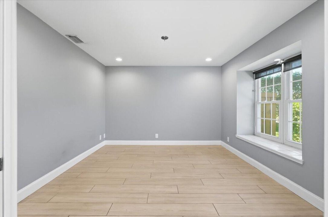 Active With Contract: $399,900 (3 beds, 2 baths, 1562 Square Feet)