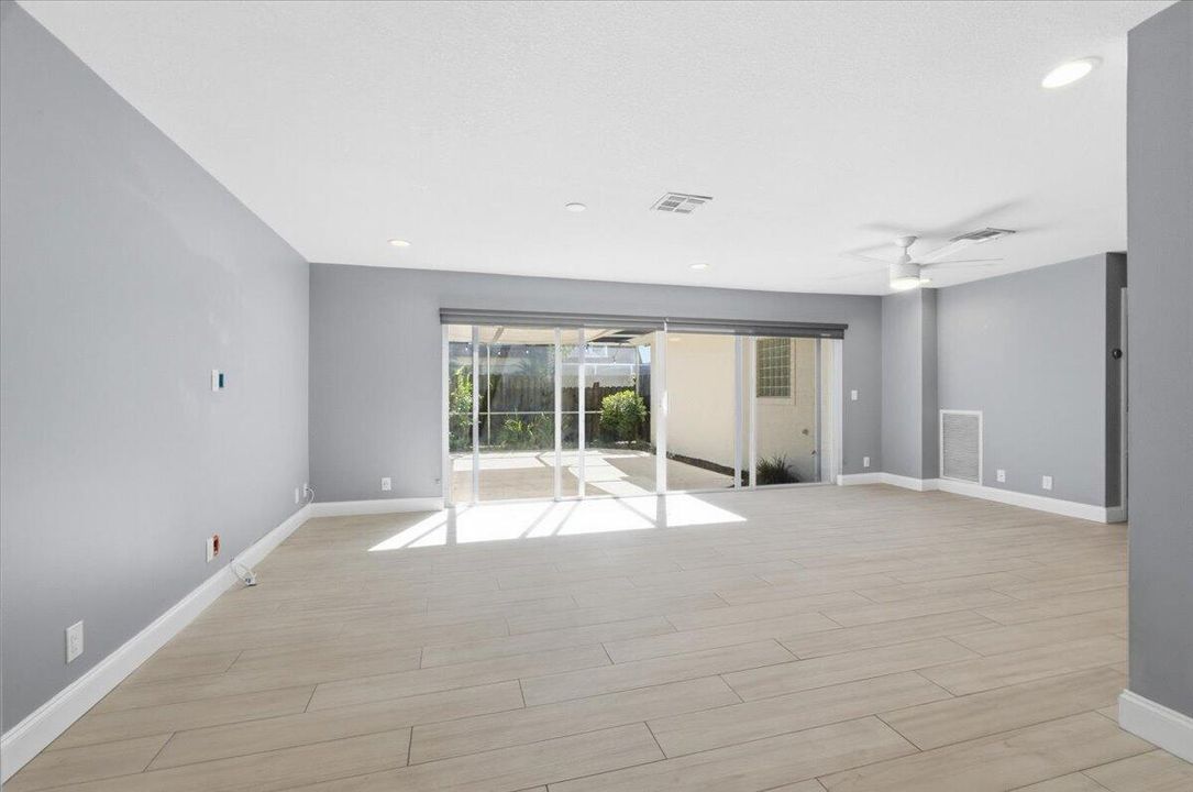 Active With Contract: $399,900 (3 beds, 2 baths, 1562 Square Feet)