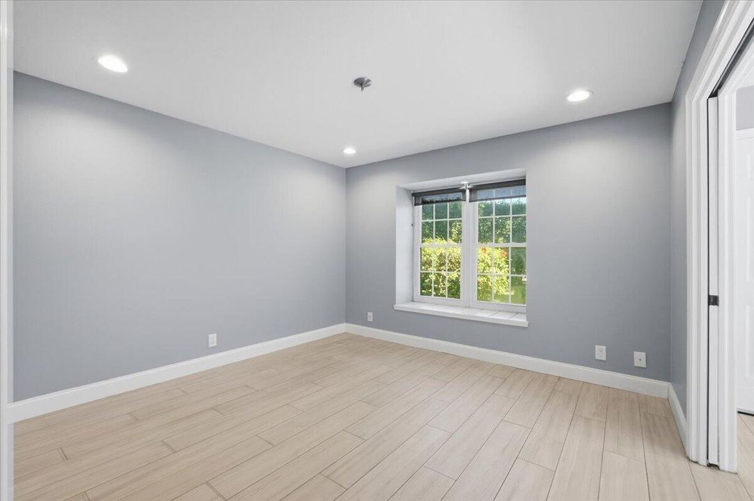 Active With Contract: $399,900 (3 beds, 2 baths, 1562 Square Feet)