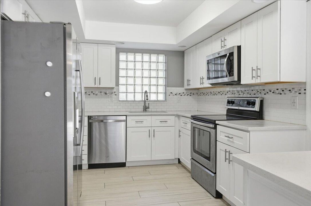 Active With Contract: $399,900 (3 beds, 2 baths, 1562 Square Feet)