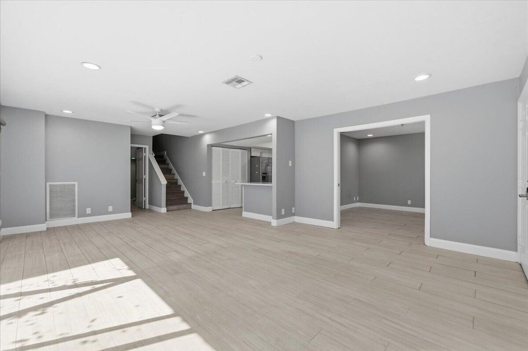 Active With Contract: $399,900 (3 beds, 2 baths, 1562 Square Feet)