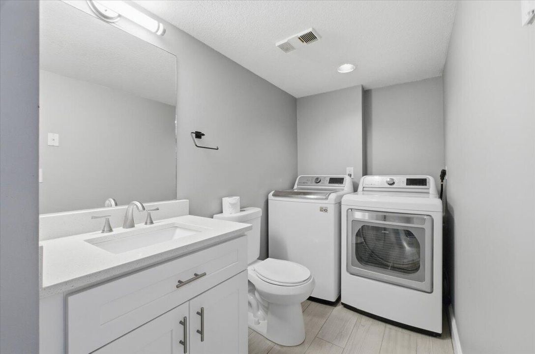 Active With Contract: $399,900 (3 beds, 2 baths, 1562 Square Feet)