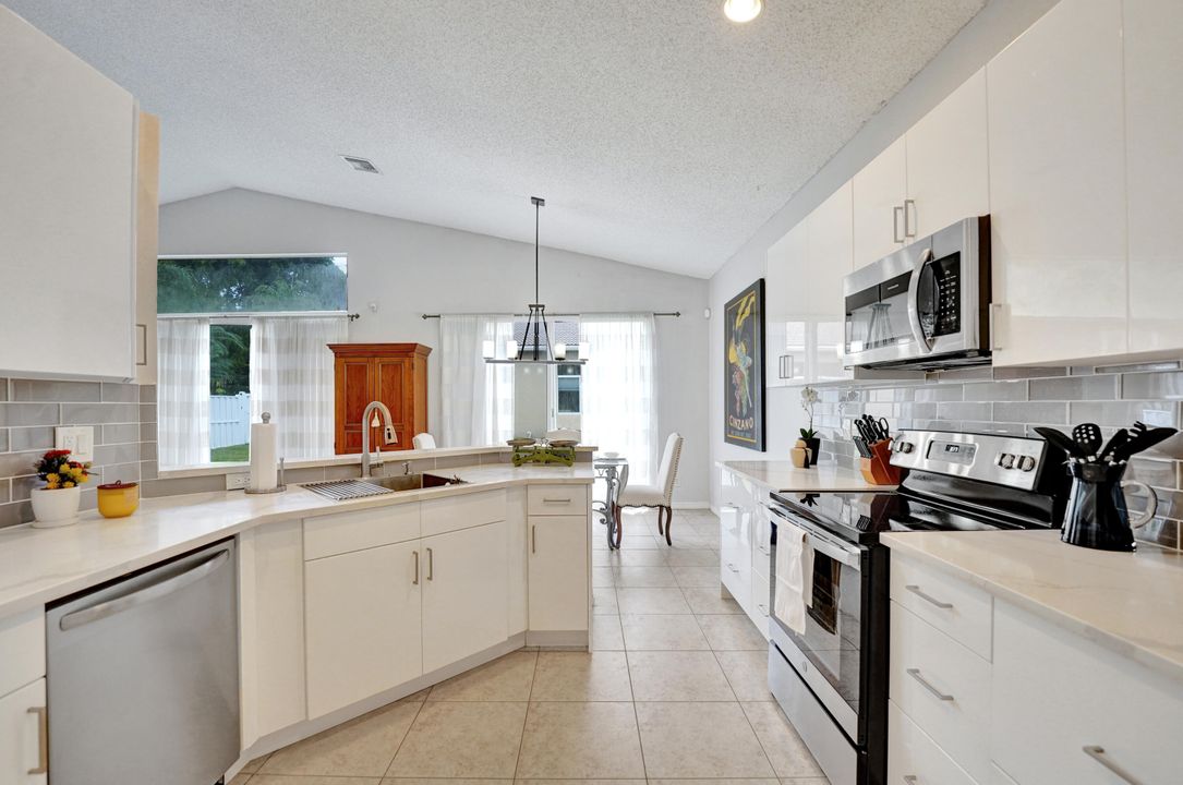 На продажу: $709,950 (3 спален, 2 ванн, 1691 Квадратных фут)