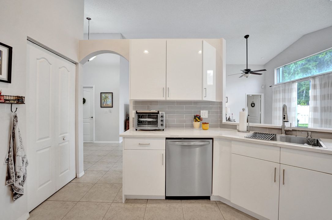 На продажу: $709,950 (3 спален, 2 ванн, 1691 Квадратных фут)