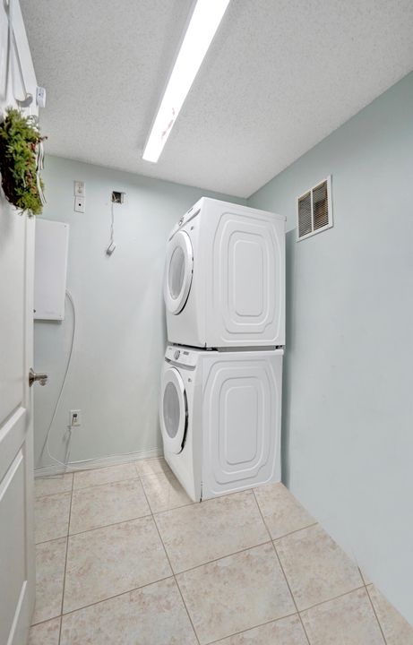 На продажу: $709,950 (3 спален, 2 ванн, 1691 Квадратных фут)