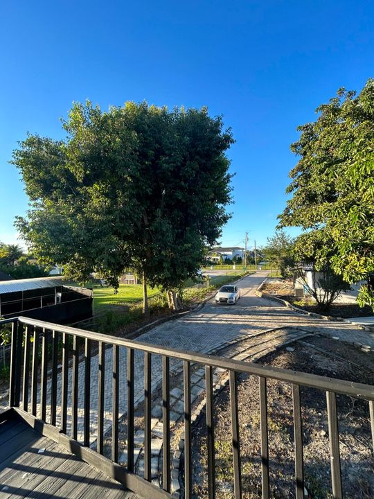 合同活跃: $1,750 (1 贝兹, 1 浴室, 3205 平方英尺)