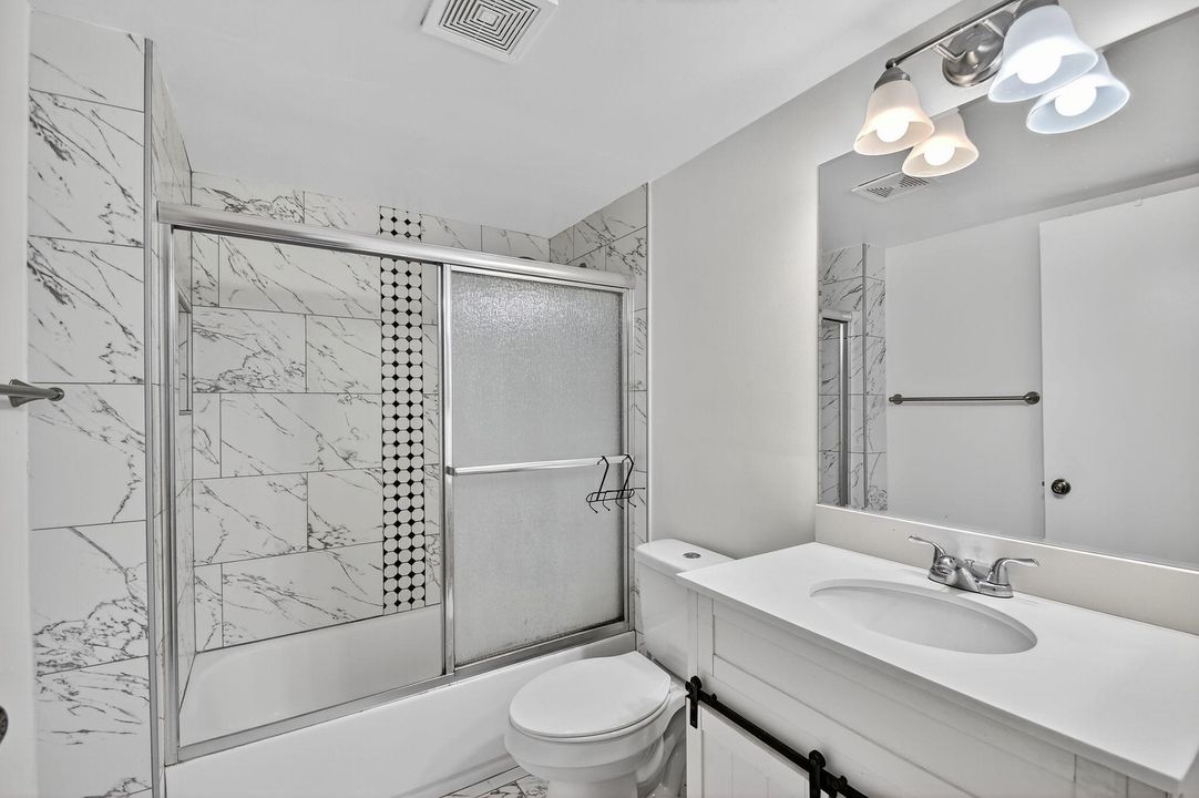 For Sale: $225,000 (2 beds, 2 baths, 1064 Square Feet)