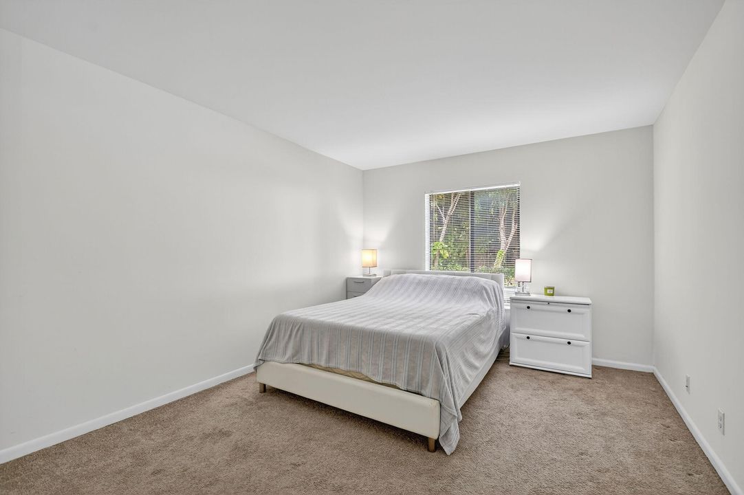 For Sale: $225,000 (2 beds, 2 baths, 1064 Square Feet)