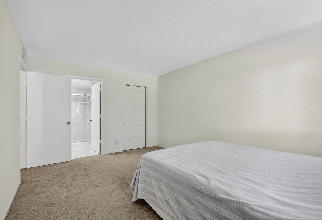 For Sale: $225,000 (2 beds, 2 baths, 1064 Square Feet)