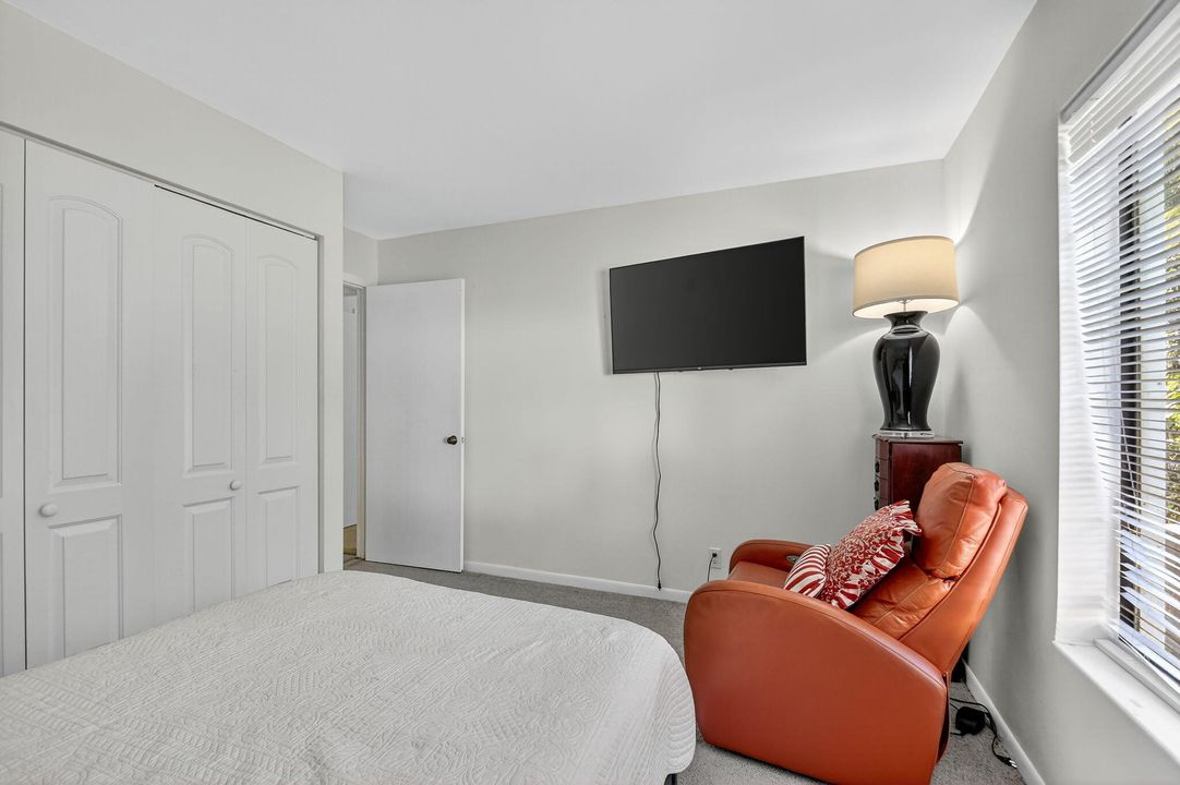 For Sale: $225,000 (2 beds, 2 baths, 1064 Square Feet)