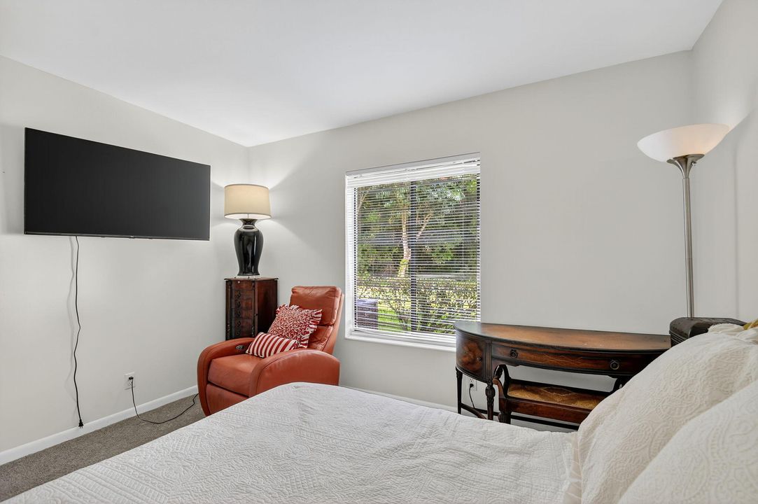 For Sale: $225,000 (2 beds, 2 baths, 1064 Square Feet)