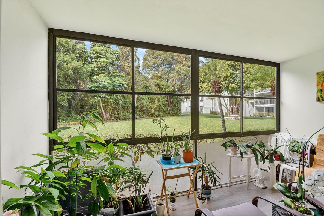 For Sale: $225,000 (2 beds, 2 baths, 1064 Square Feet)