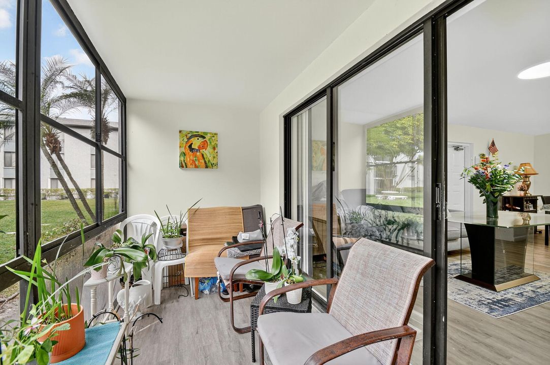 For Sale: $225,000 (2 beds, 2 baths, 1064 Square Feet)