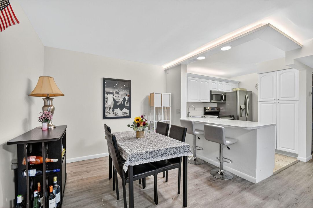 For Sale: $225,000 (2 beds, 2 baths, 1064 Square Feet)