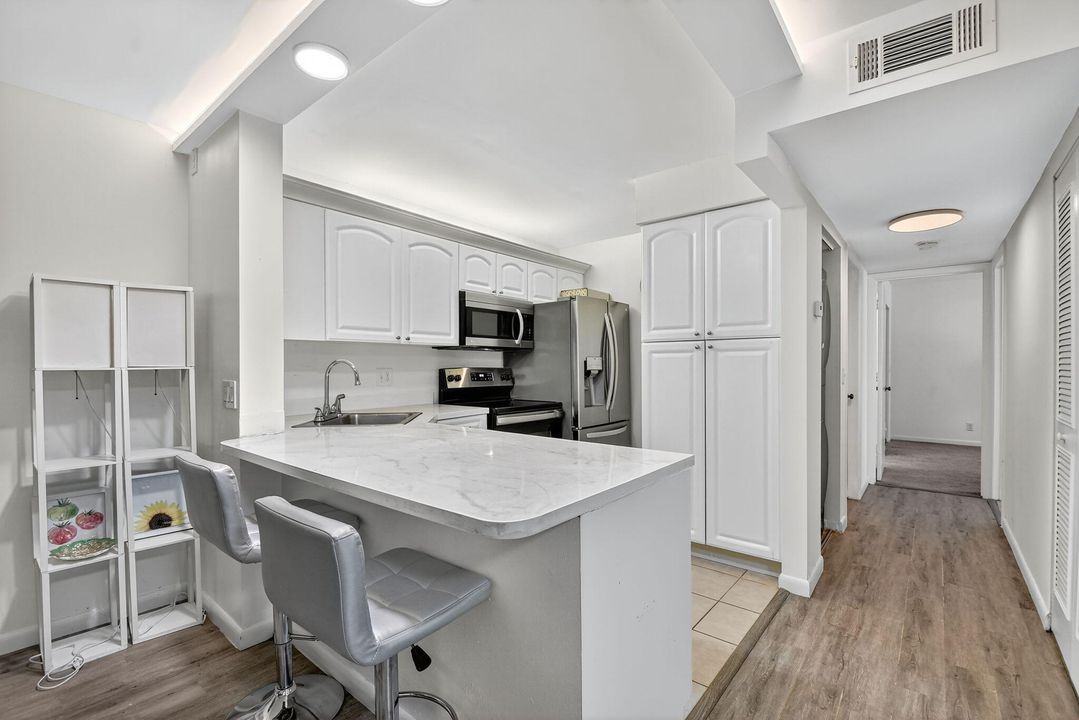 For Sale: $225,000 (2 beds, 2 baths, 1064 Square Feet)