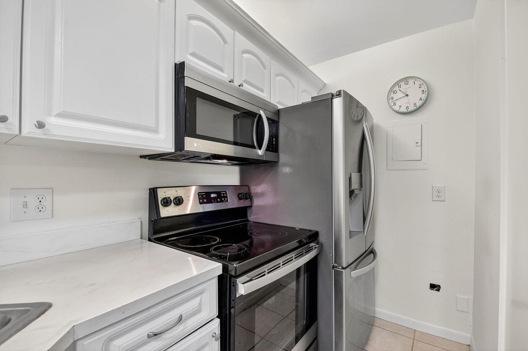 For Sale: $225,000 (2 beds, 2 baths, 1064 Square Feet)