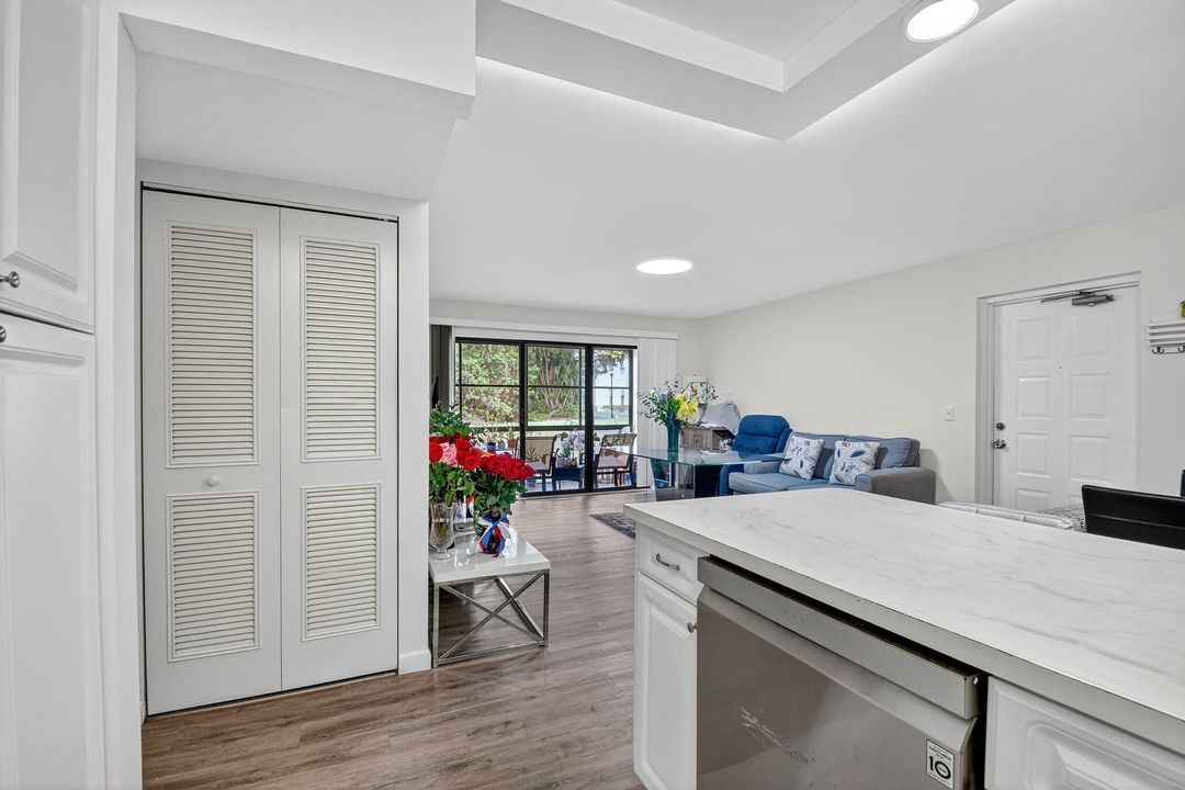 For Sale: $225,000 (2 beds, 2 baths, 1064 Square Feet)