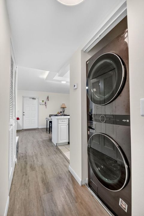 For Sale: $225,000 (2 beds, 2 baths, 1064 Square Feet)