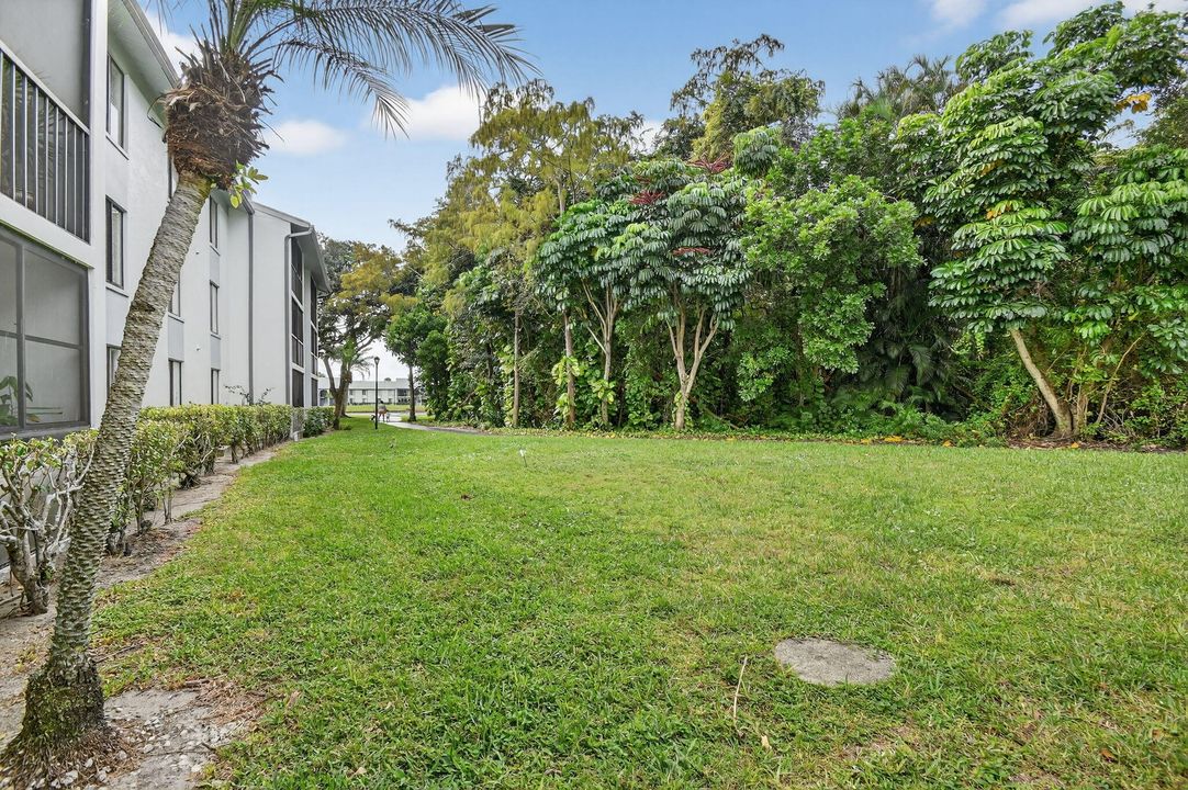 For Sale: $225,000 (2 beds, 2 baths, 1064 Square Feet)