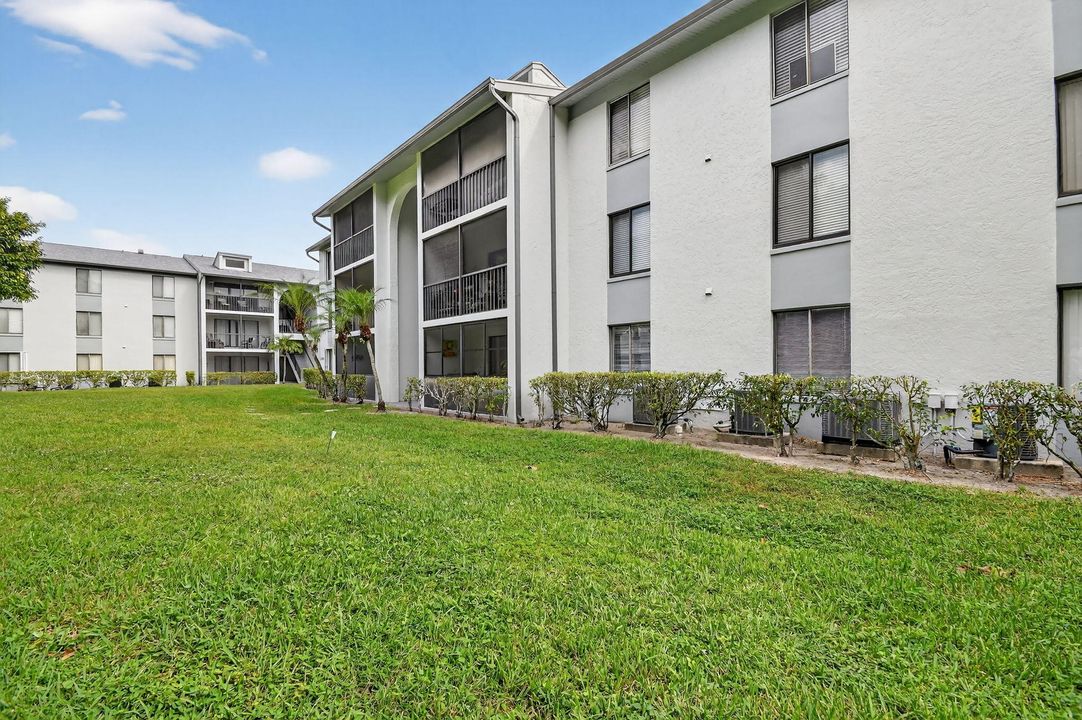 For Sale: $225,000 (2 beds, 2 baths, 1064 Square Feet)