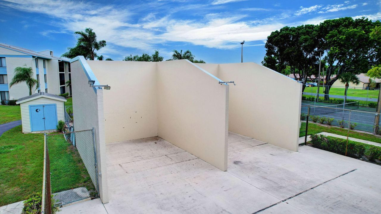 For Sale: $225,000 (2 beds, 2 baths, 1064 Square Feet)