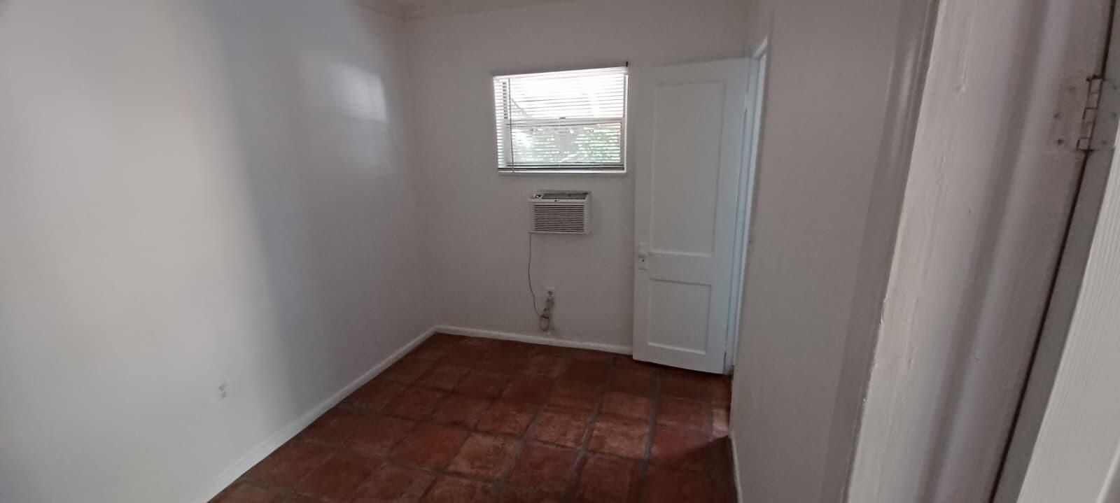 出租: $1,375 (2 贝兹, 1 浴室, 504 平方英尺)