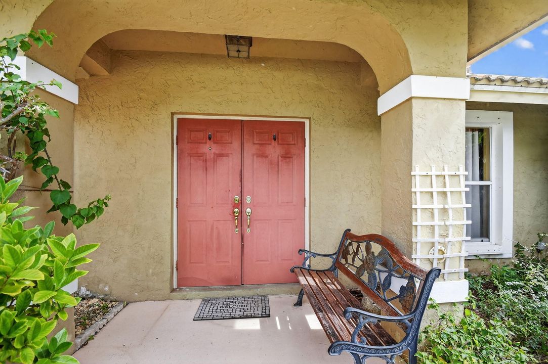 Под контрактом: $579,900 (4 спален, 2 ванн, 2149 Квадратных фут)