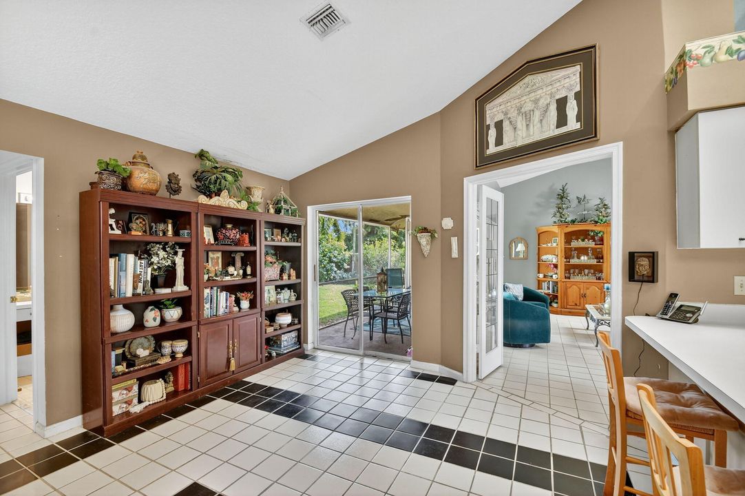 Под контрактом: $579,900 (4 спален, 2 ванн, 2149 Квадратных фут)