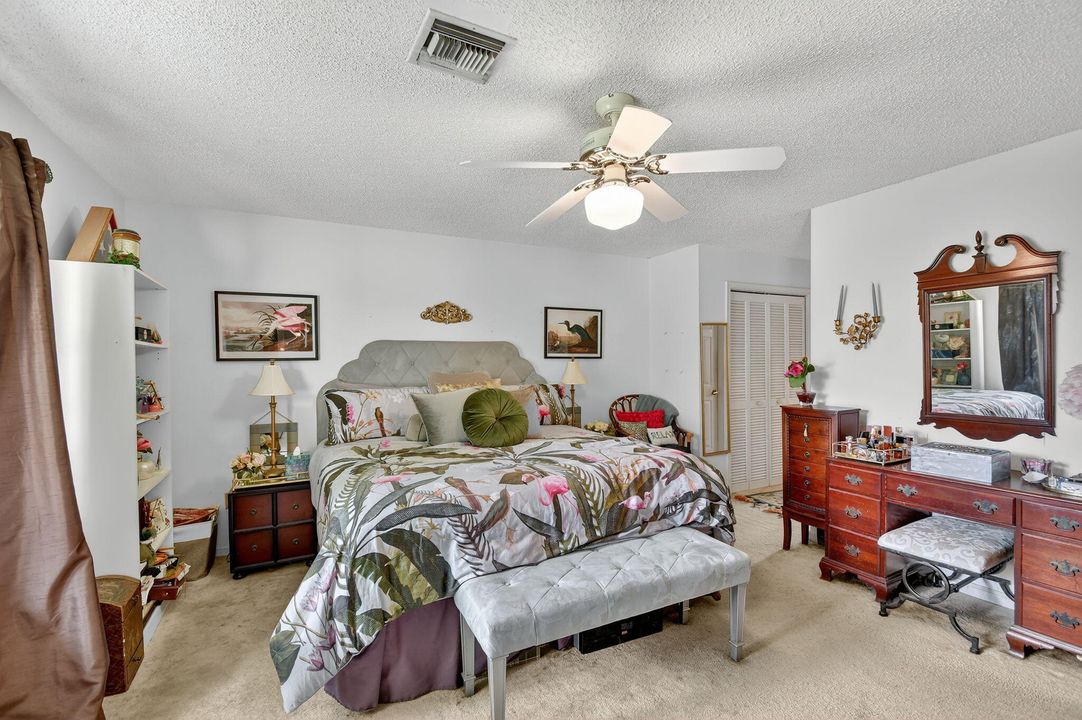 Под контрактом: $579,900 (4 спален, 2 ванн, 2149 Квадратных фут)