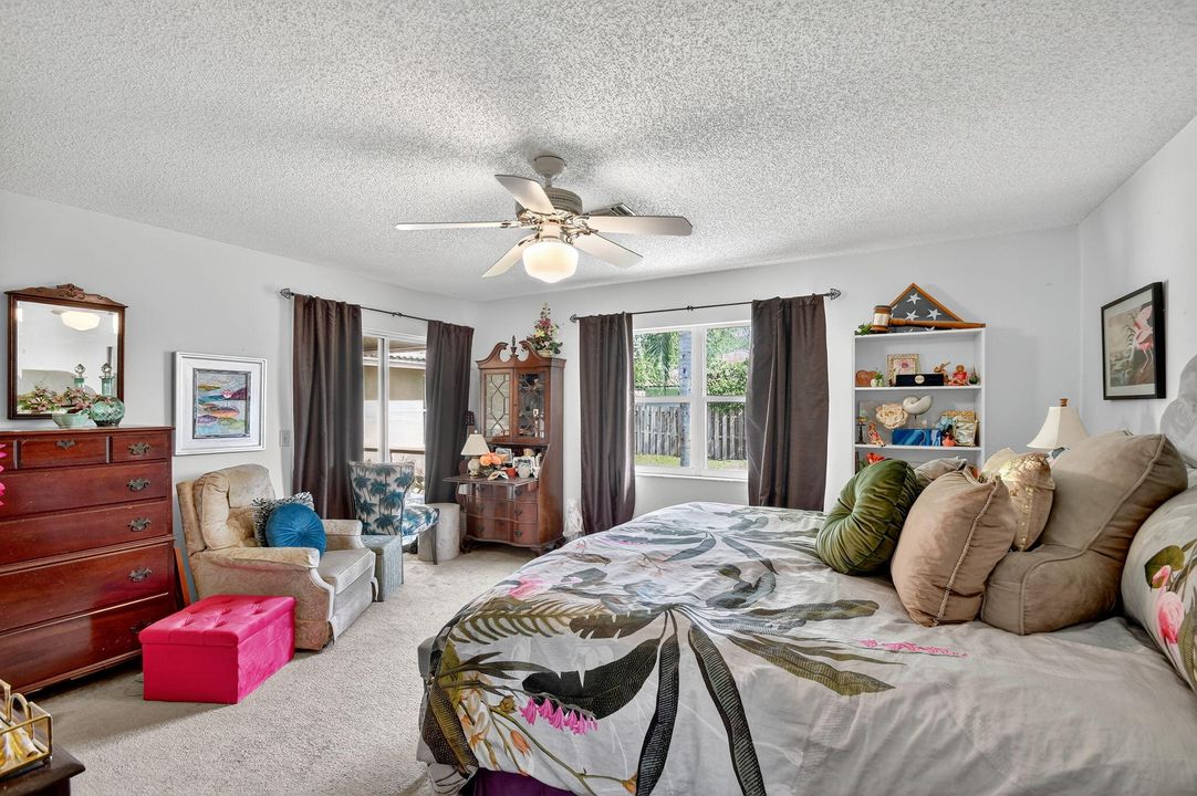 Под контрактом: $579,900 (4 спален, 2 ванн, 2149 Квадратных фут)