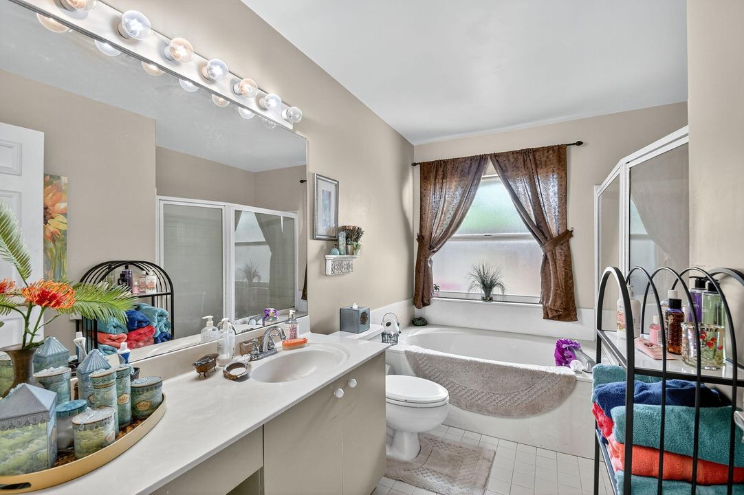 Под контрактом: $579,900 (4 спален, 2 ванн, 2149 Квадратных фут)