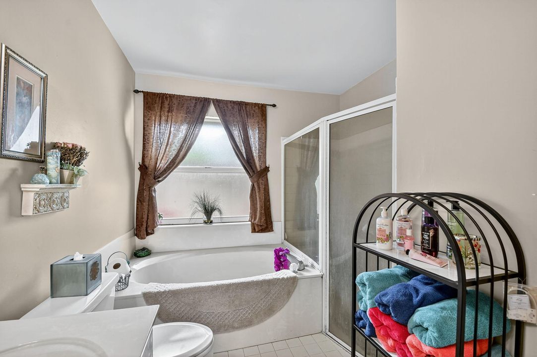 Под контрактом: $579,900 (4 спален, 2 ванн, 2149 Квадратных фут)