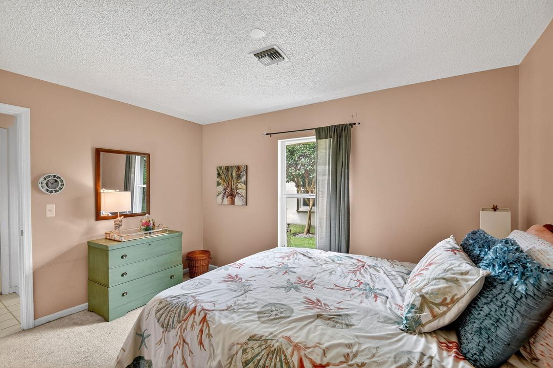 Под контрактом: $579,900 (4 спален, 2 ванн, 2149 Квадратных фут)