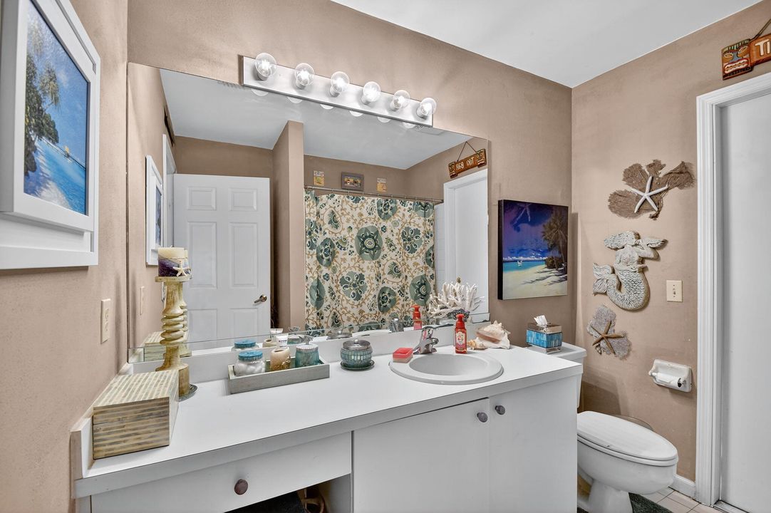 Под контрактом: $579,900 (4 спален, 2 ванн, 2149 Квадратных фут)