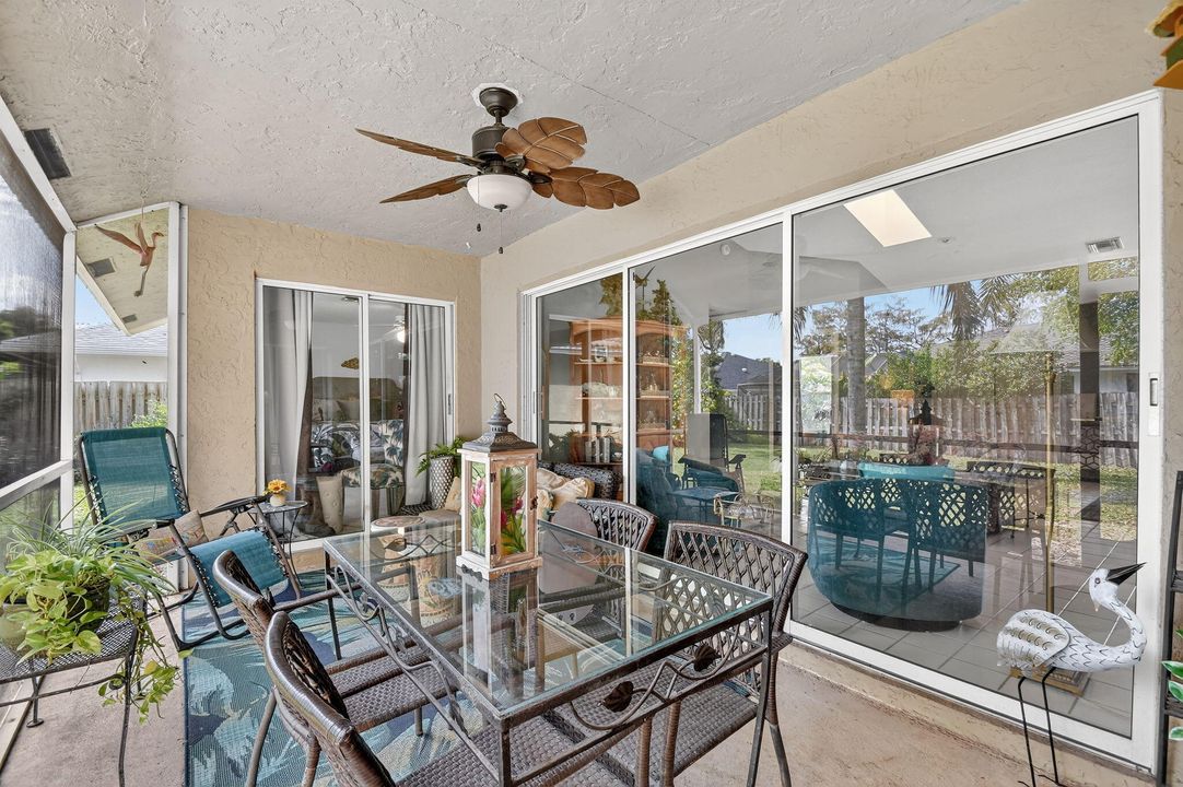 Под контрактом: $579,900 (4 спален, 2 ванн, 2149 Квадратных фут)