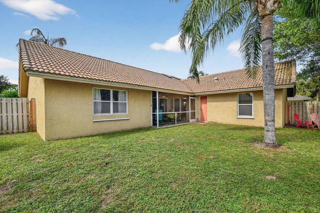 Под контрактом: $579,900 (4 спален, 2 ванн, 2149 Квадратных фут)