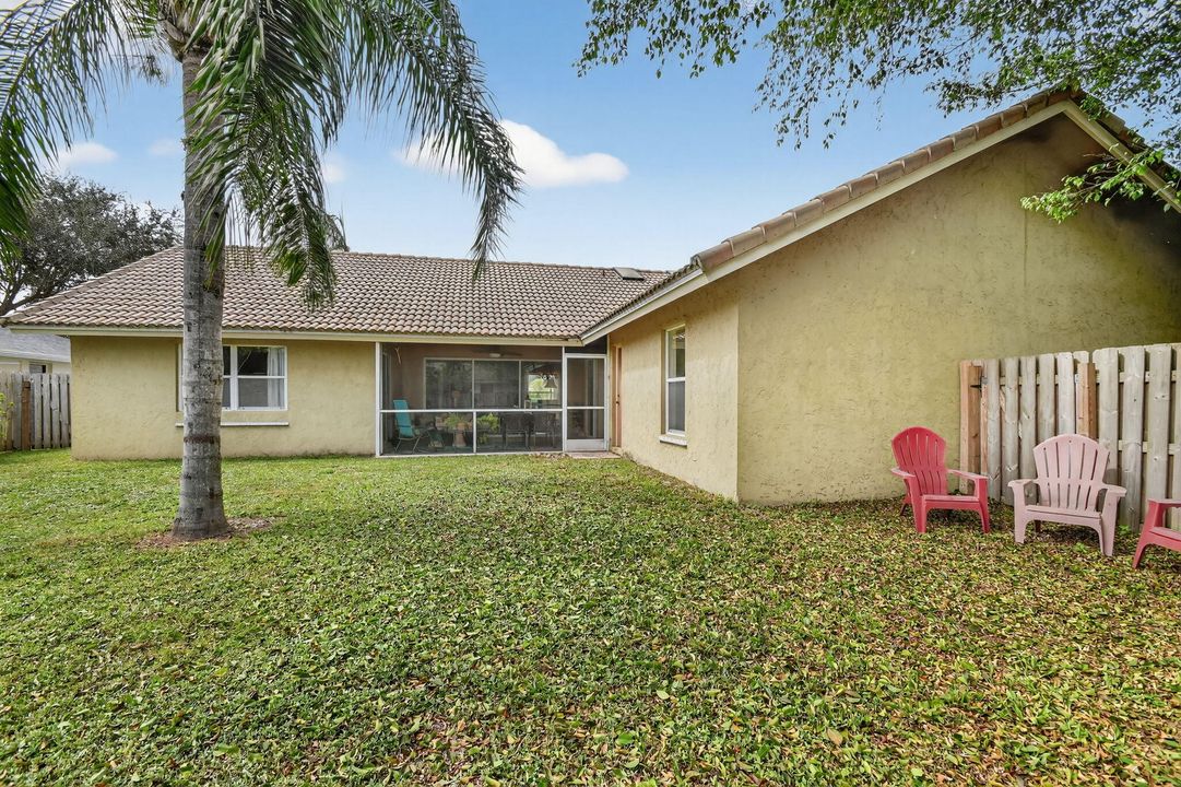 Под контрактом: $579,900 (4 спален, 2 ванн, 2149 Квадратных фут)