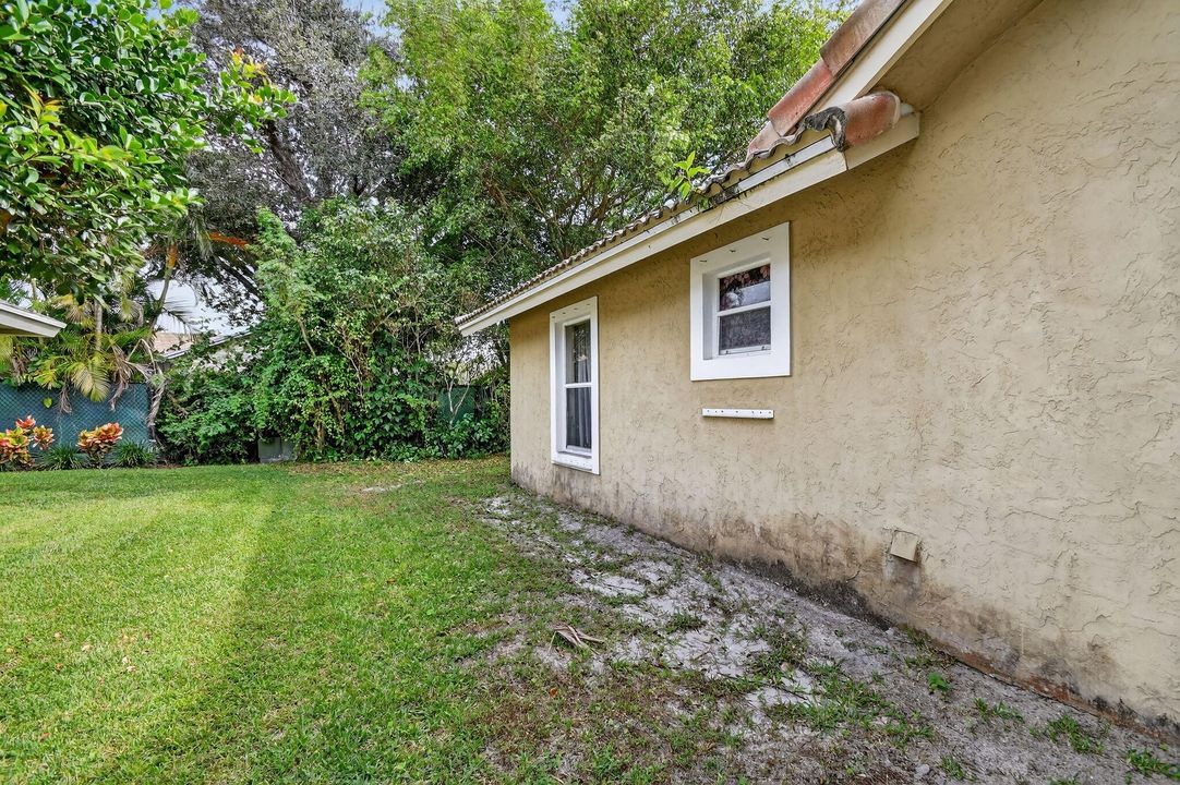 Под контрактом: $579,900 (4 спален, 2 ванн, 2149 Квадратных фут)