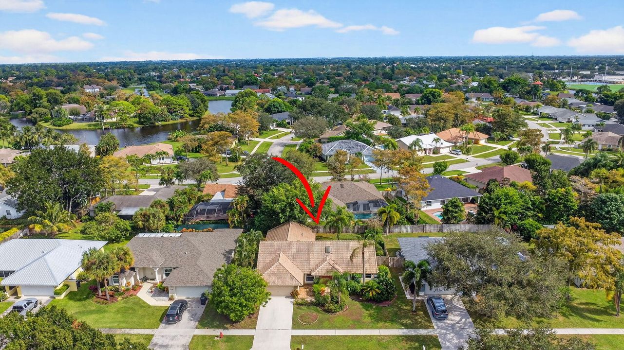 Под контрактом: $579,900 (4 спален, 2 ванн, 2149 Квадратных фут)