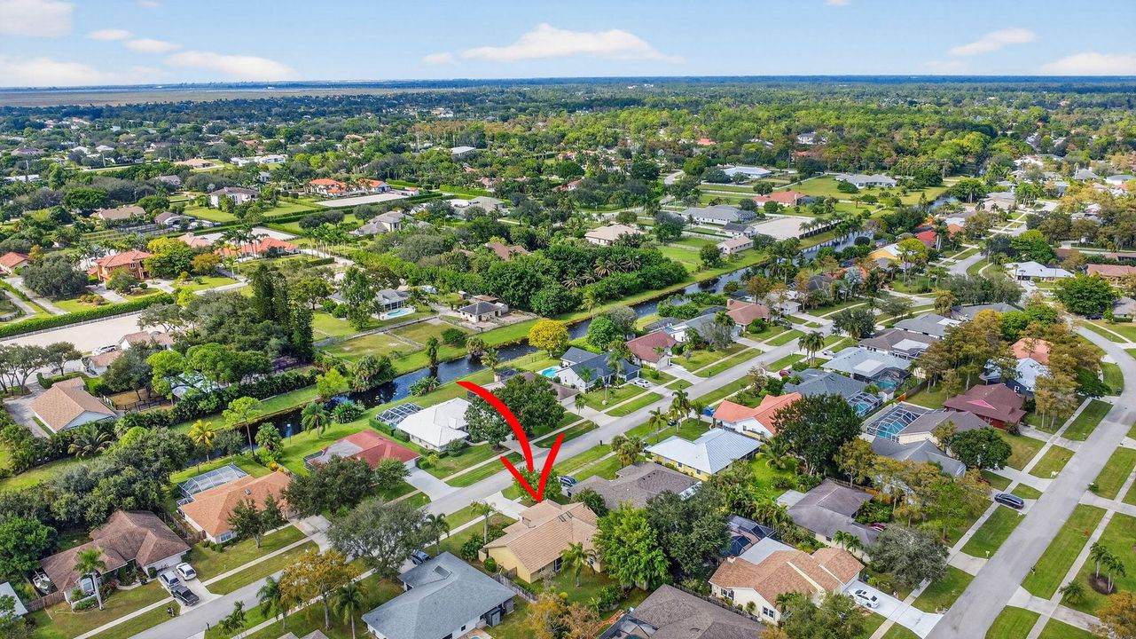 Под контрактом: $579,900 (4 спален, 2 ванн, 2149 Квадратных фут)