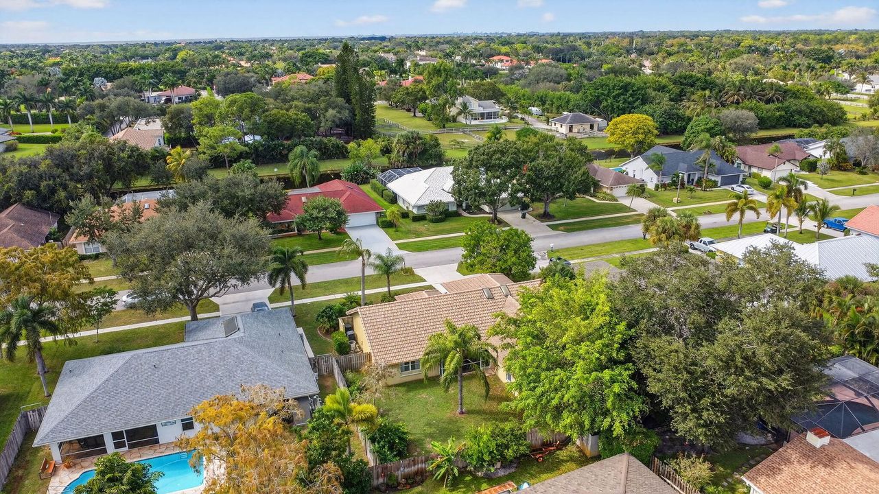 Под контрактом: $579,900 (4 спален, 2 ванн, 2149 Квадратных фут)