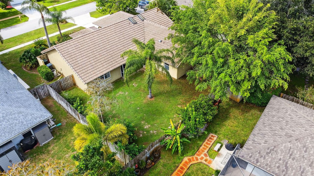 Под контрактом: $579,900 (4 спален, 2 ванн, 2149 Квадратных фут)