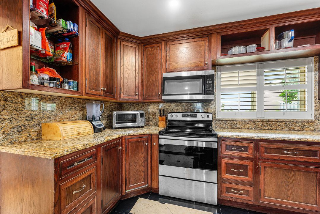 En Venta: $579,900 (4 camas, 3 baños, 2008 Pies cuadrados)