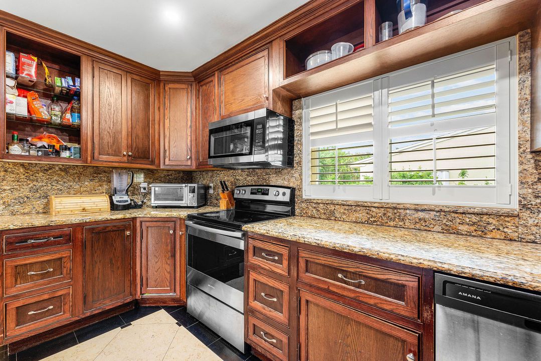 En Venta: $579,900 (4 camas, 3 baños, 2008 Pies cuadrados)