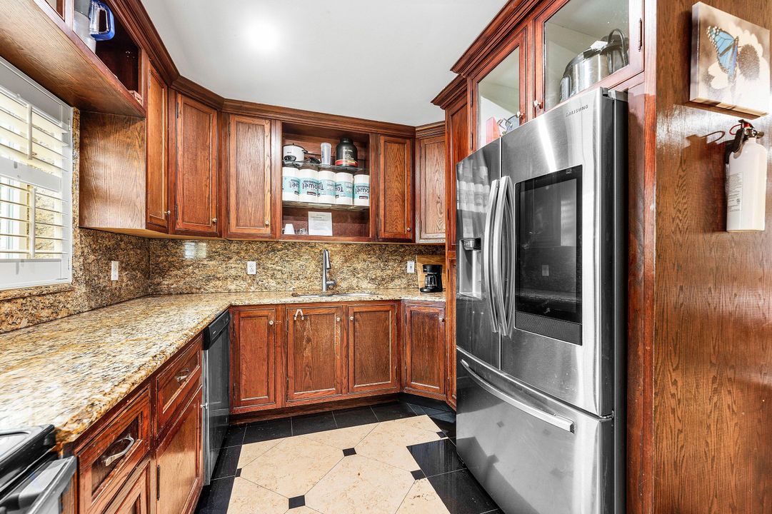 En Venta: $579,900 (4 camas, 3 baños, 2008 Pies cuadrados)