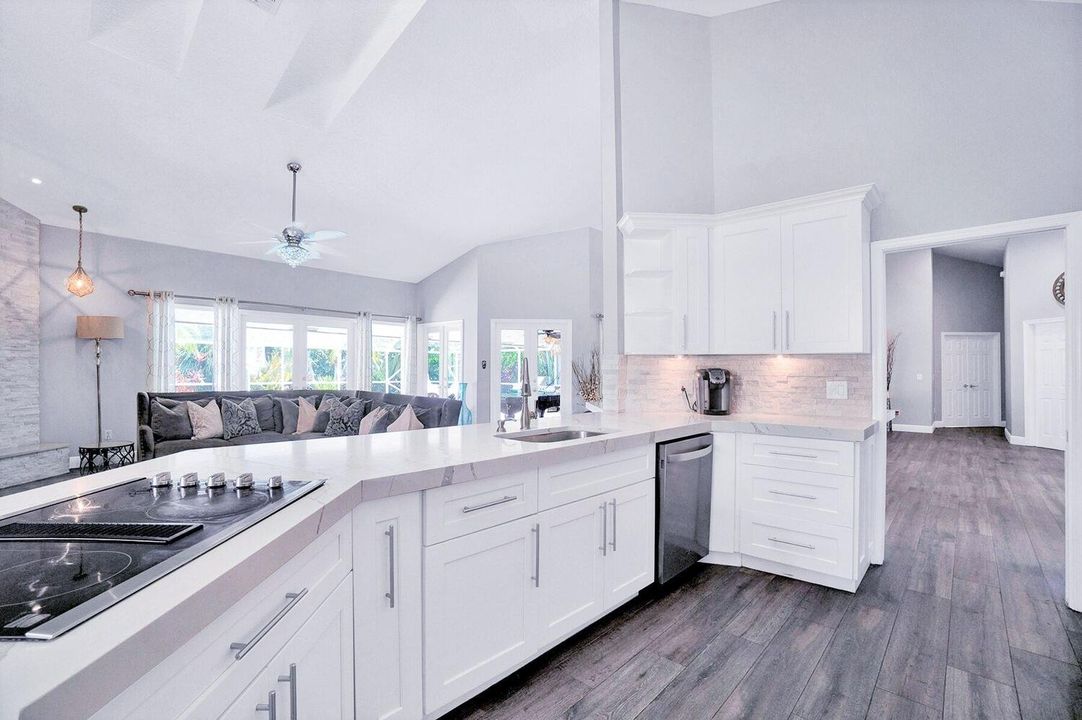 出租: $20,000 (5 贝兹, 3 浴室, 3047 平方英尺)