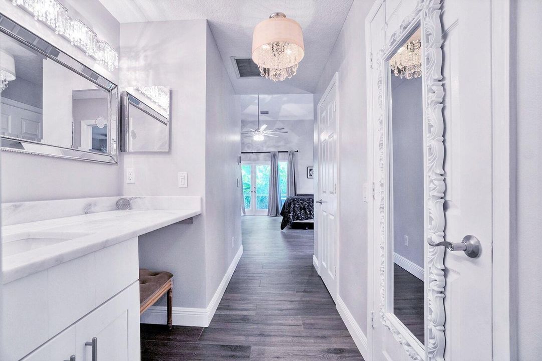 出租: $20,000 (5 贝兹, 3 浴室, 3047 平方英尺)