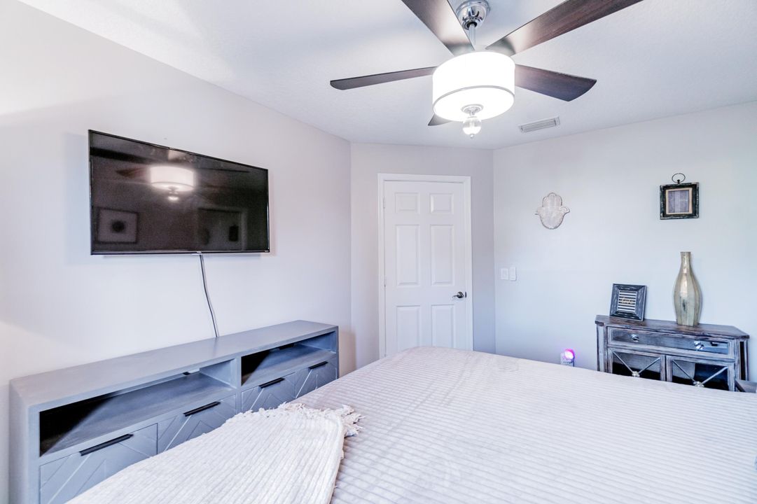 出租: $20,000 (5 贝兹, 3 浴室, 3047 平方英尺)